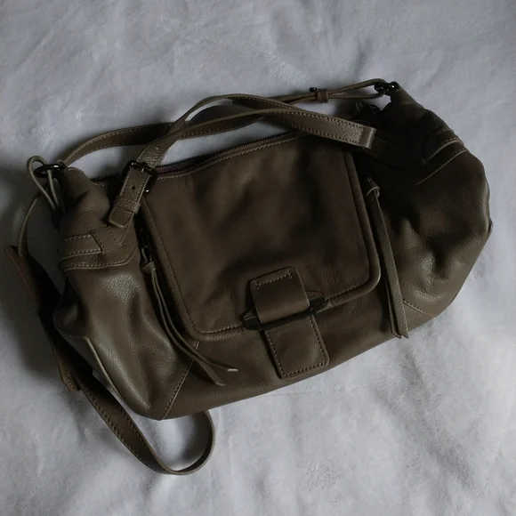 Like new Kooba Gwenyth leather Satchel crossbody bag - Picture 2 of 7